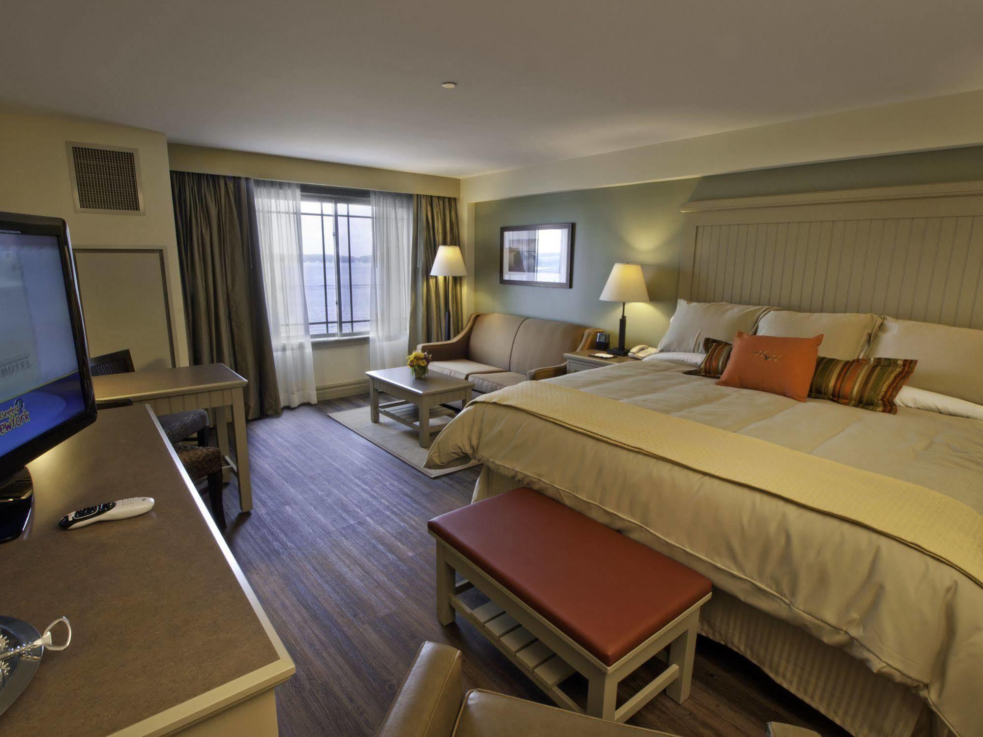 1000 Islands Harbor 4*
